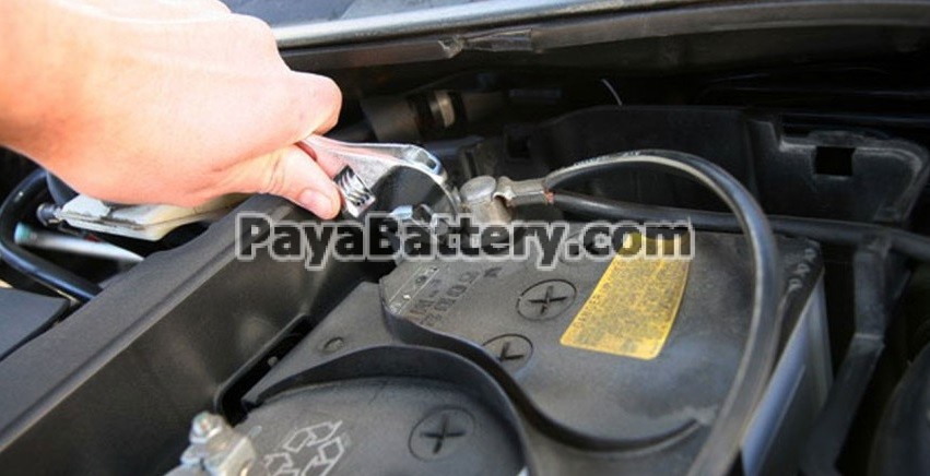 بستن سرپیچ های باتری خودرو